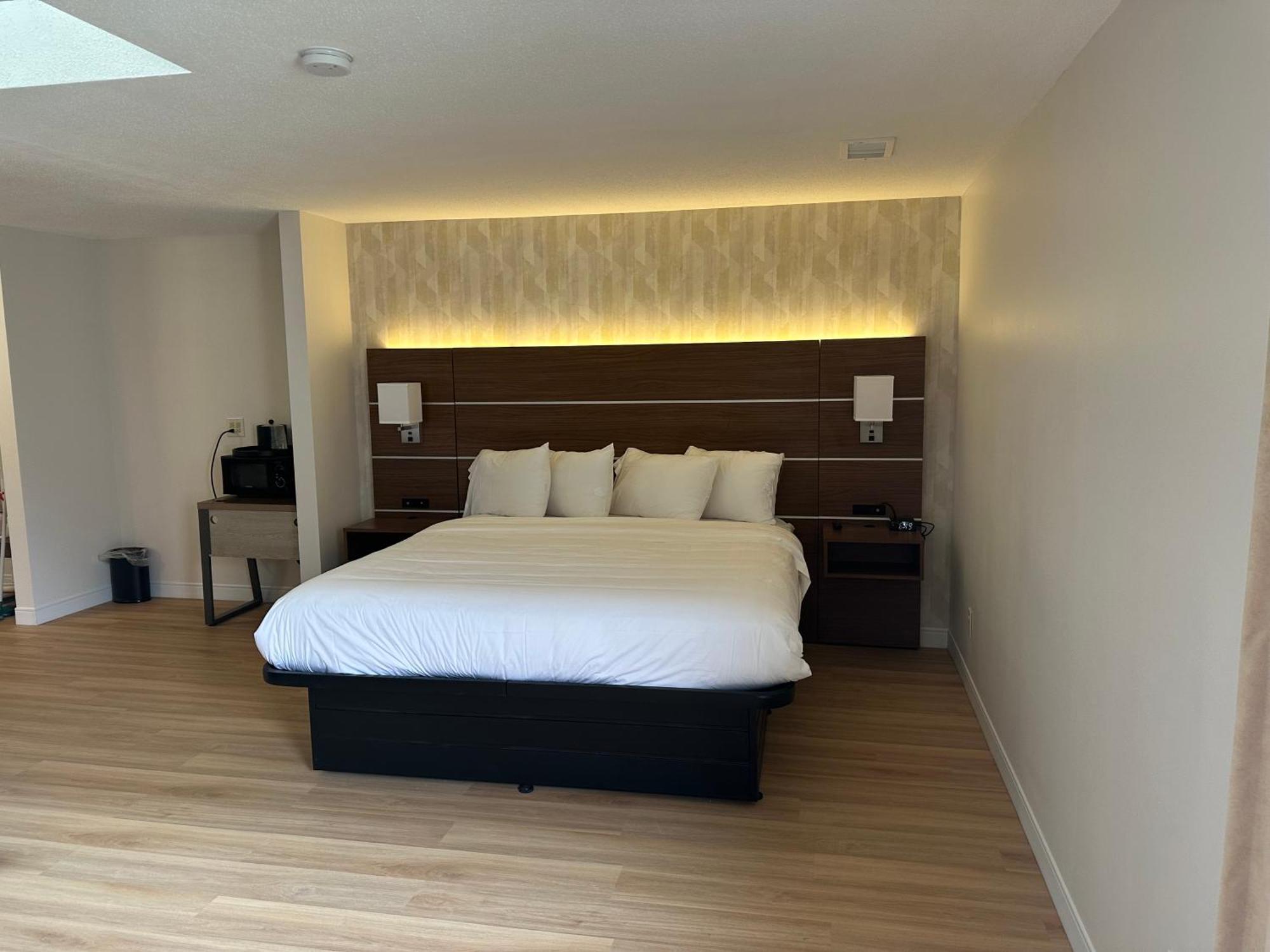 Baldwin Inn And Suites เวสต์สปริงฟิลด์ ภายนอก รูปภาพ